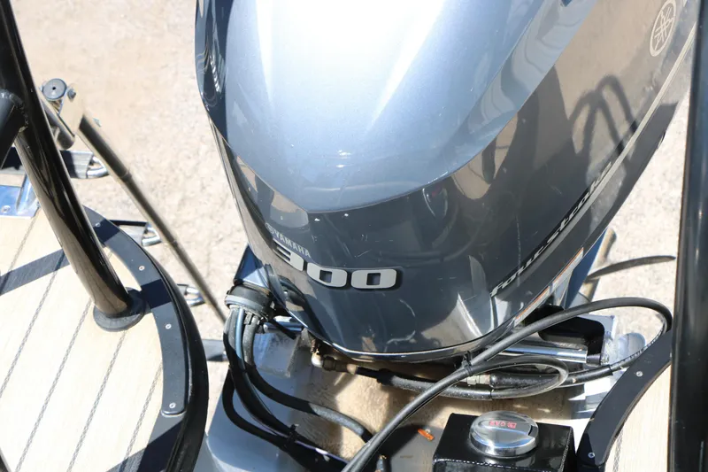 Slide: The Image of 2021 Silver Wave 2410 SW5 JS boat with Yamaha 300 outboard motor. - 43