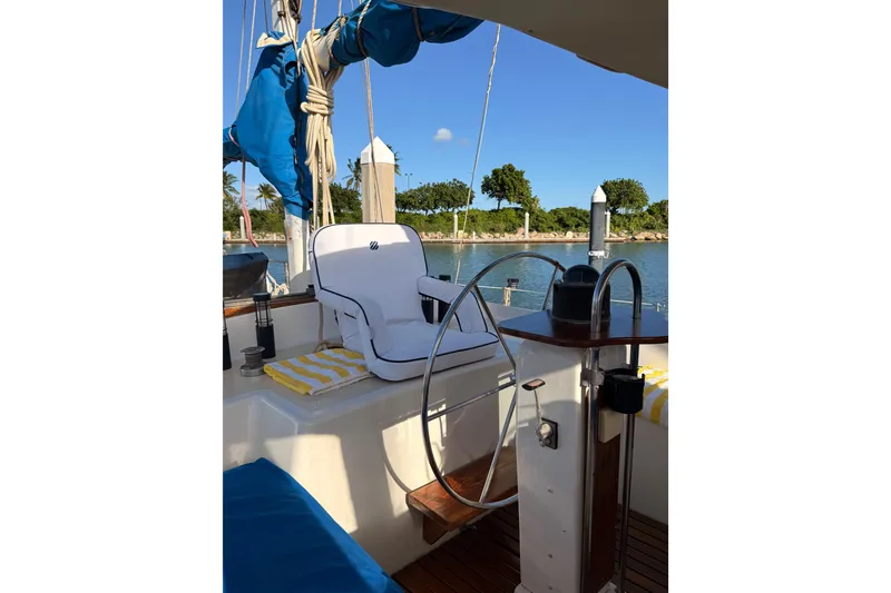 Slide: The Image of Cockpit of a 1978 Morgan 452 sailboat with white seating and blue sail cover. - 32