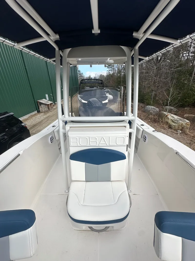 Slide: The Image of Interior view of 2023 Robalo R202 Explorer boat. - 8