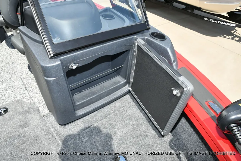 Slide: The Image of Tracker Targa V-18 WT 2026 - 64