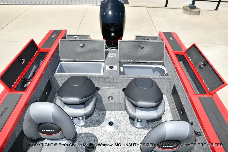 Slide: The Image of Tracker Targa V-18 WT 2026 - 75