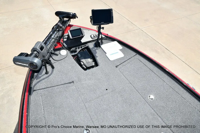 Slide: The Image of 2023 Nitro Z18 Pro boat with Lowrance electronics and gray deck. - 11