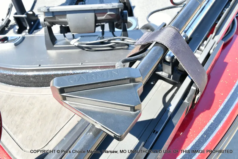 Slide: The Image of Garmin device on Nitro Z18 Pro boat, 2023 model. - 31