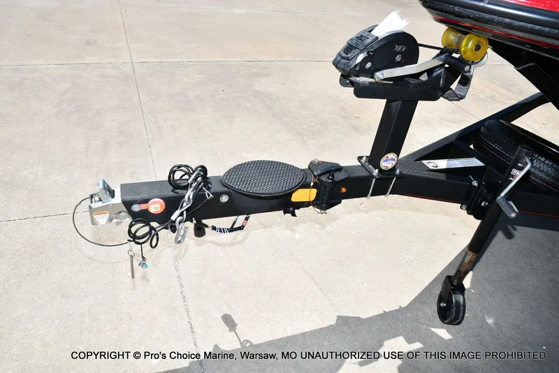 Slide: The Image of 2023 Nitro Z18 Pro boat trailer on concrete surface. - 33
