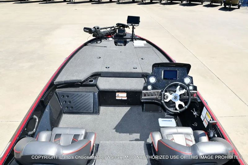 Slide: The Image of Interior view of 2023 Nitro Z18 Pro boat with steering console. - 44