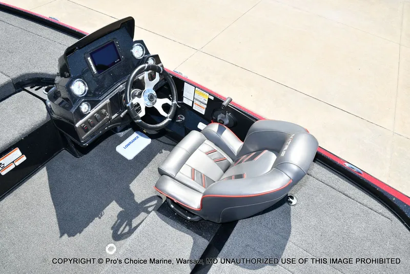 Slide: The Image of Interior of 2023 Nitro Z18 Pro boat with steering console. - 45