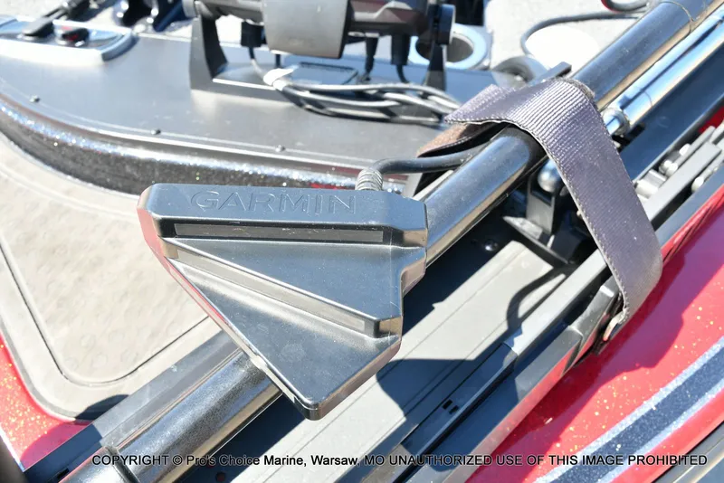Slide: The Image of Garmin device on Nitro Z18 Pro boat, 2023 model. - 5