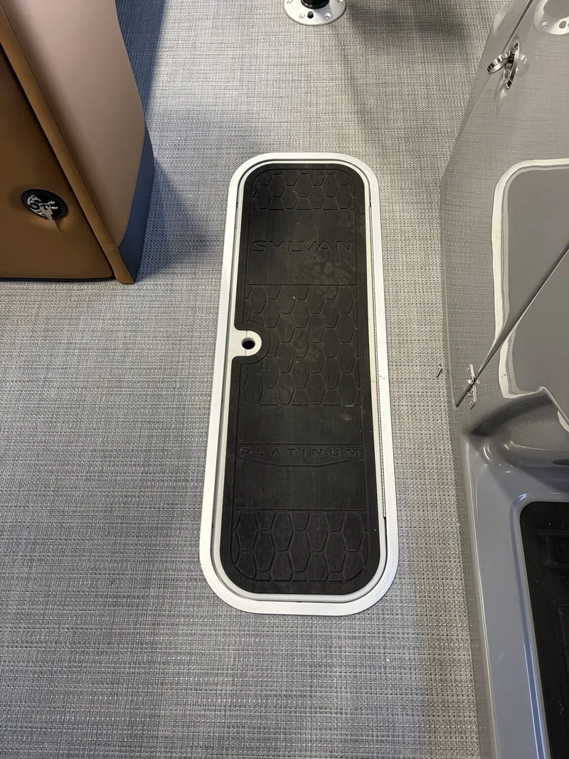 Slide: The Image of Sylvan L Series L-3 ULZ Platinum floor cover, 2026 model. - 11