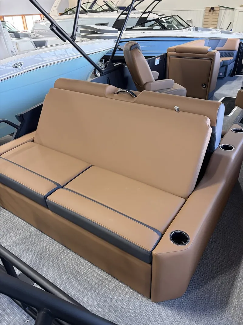 Slide: The Image of Sylvan L Series L-3 ULZ Platinum 2026 with luxurious leather seating. - 7