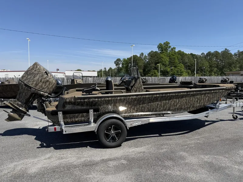 The Image of 2026 Thor LAKE HAMMER 1900 CC boat on trailer, camo design. - 1