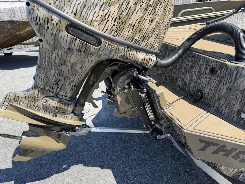 Slide: The Image of Thor LAKE HAMMER 1900 CC 2026 outboard motor in camouflage design. - 6