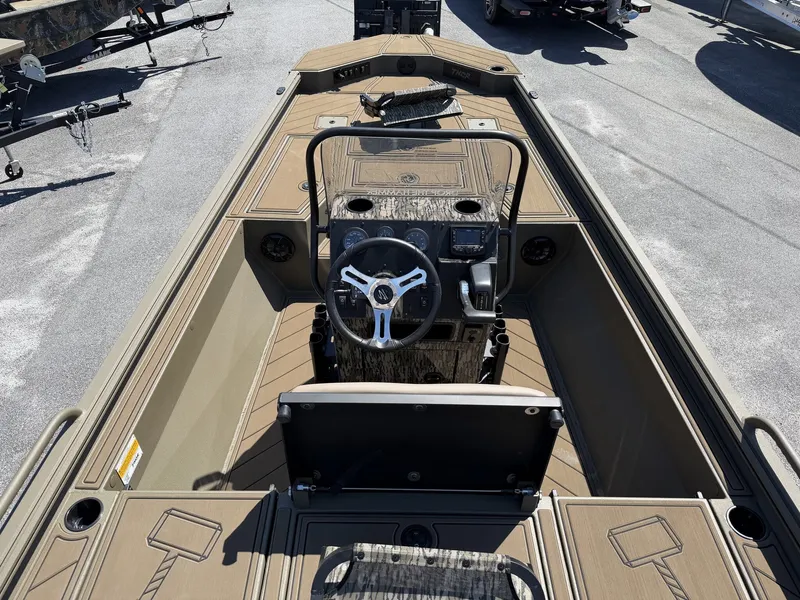 Slide: The Image of Interior view of Thor LAKE HAMMER 1900 CC boat, model year 2026. - 7