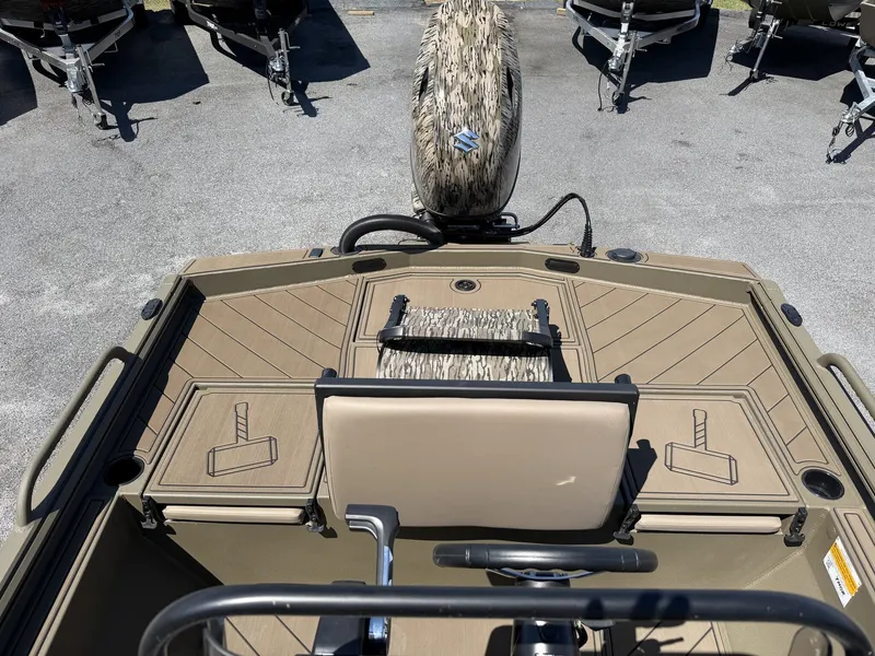 Slide: The Image of 2026 Thor LAKE HAMMER 1900 CC boat interior with hammer design. - 9