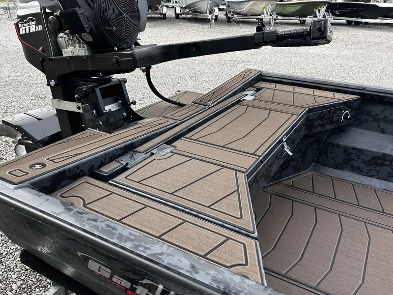 Slide: The Image of Gator Tail Extreme Series 1754 boat, 2026 model, featuring durable deck design. - 8