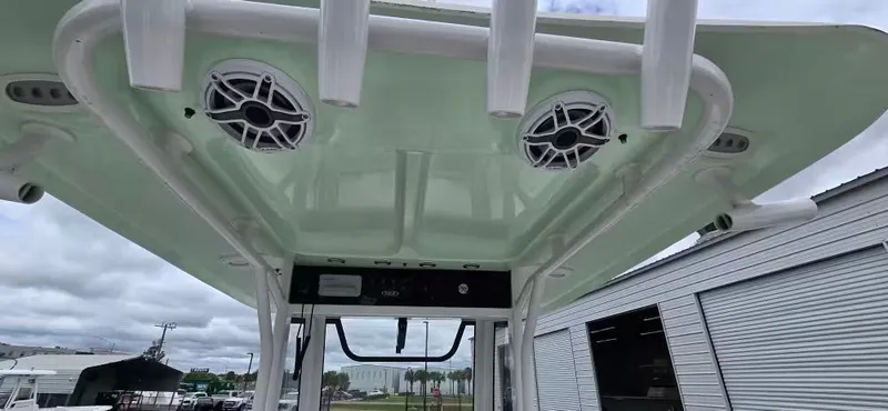 Slide: The Image of Interior view of the 2025 Sea Hunt 265 Ultra boat model. - 3