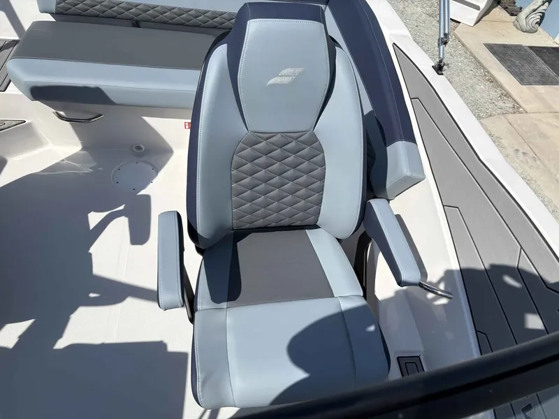 Slide: The Image of Starcraft SVX 210 OB 2026 - 12