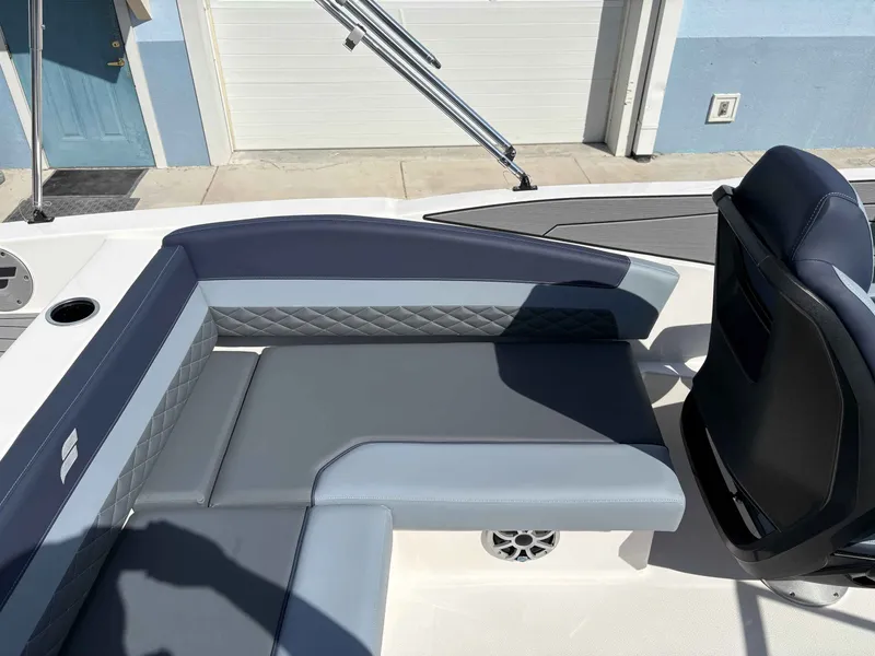 Slide: The Image of Starcraft SVX 210 OB 2026 - 14