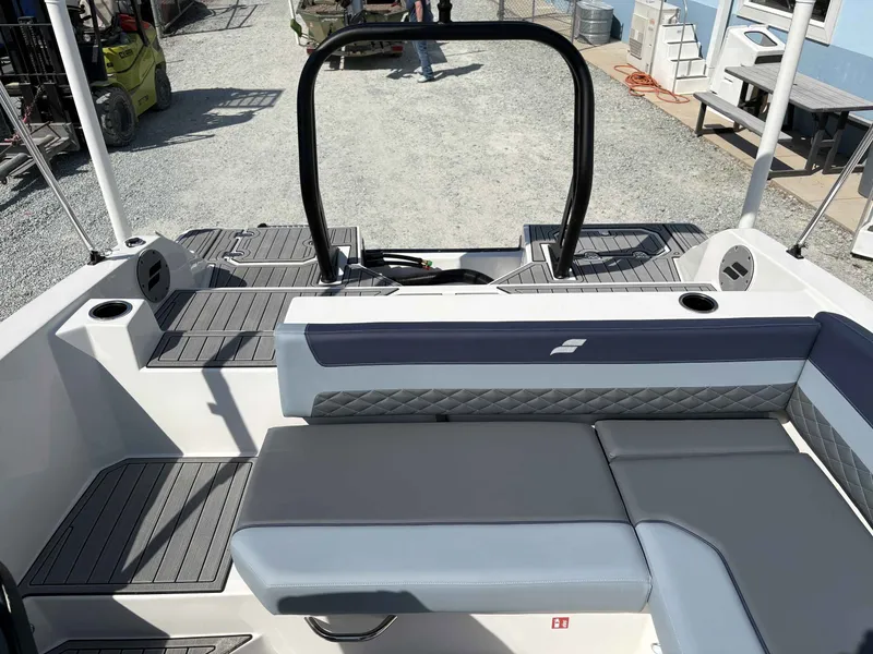 Slide: The Image of Starcraft SVX 210 OB 2026 - 15