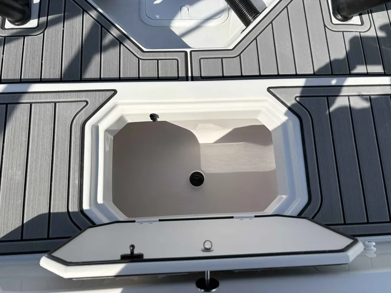 Slide: The Image of Starcraft SVX 210 OB 2026 - 17