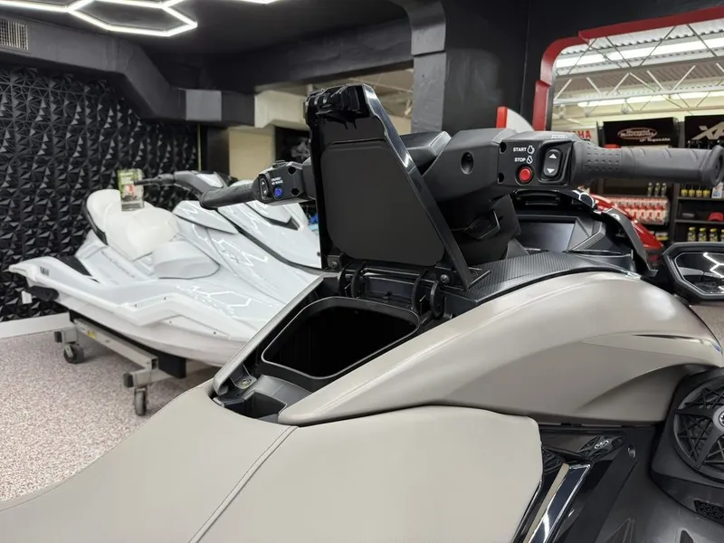 Slide: The Image of 2025 Yamaha WaveRunners FX® HO with Audio in showroom. - 15