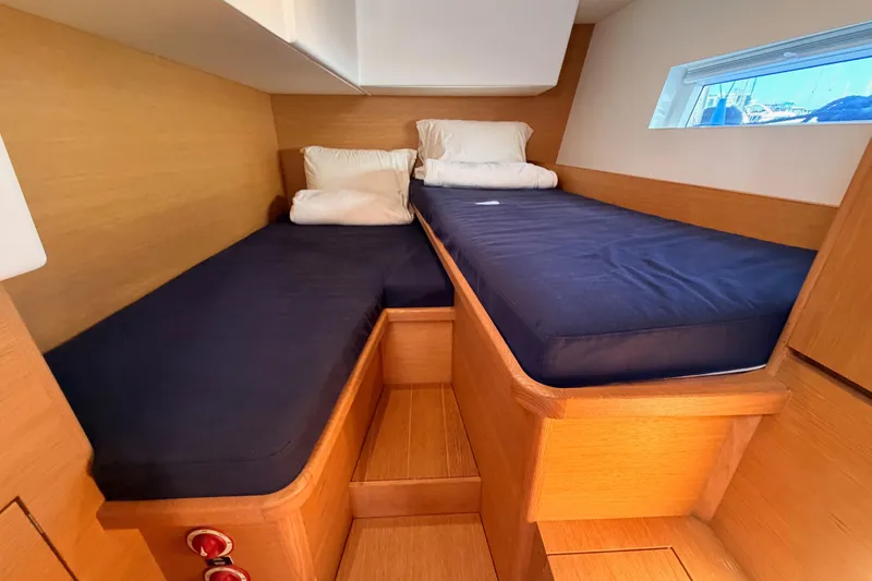 Slide: The Image of Cozy twin cabin with blue bedding in a 2017 Solaris 50 yacht. - 75