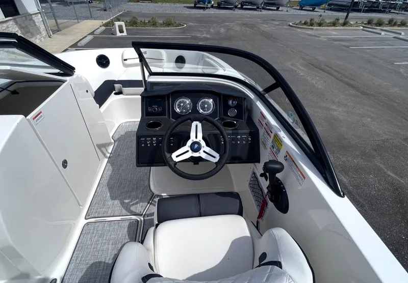 Slide: The Image of Bayliner VR6OB 2026 - 11