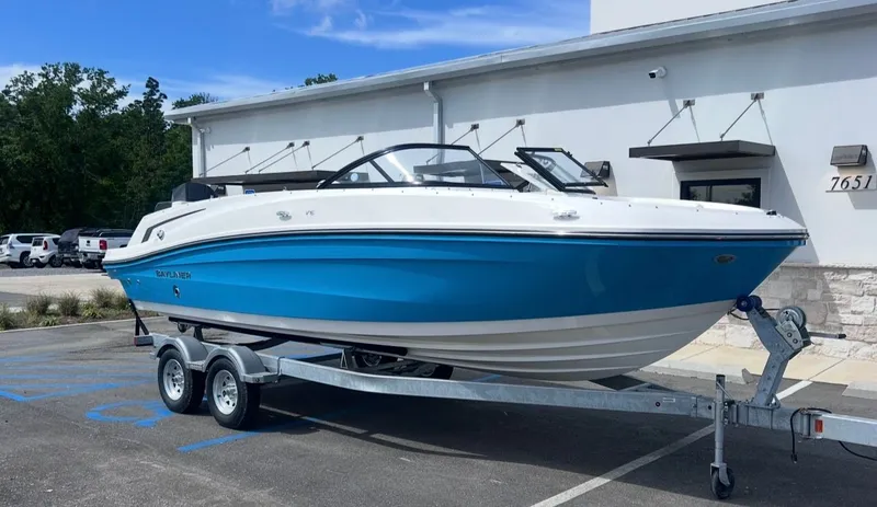 Slide: The Image of Bayliner VR6OB 2026 - 9
