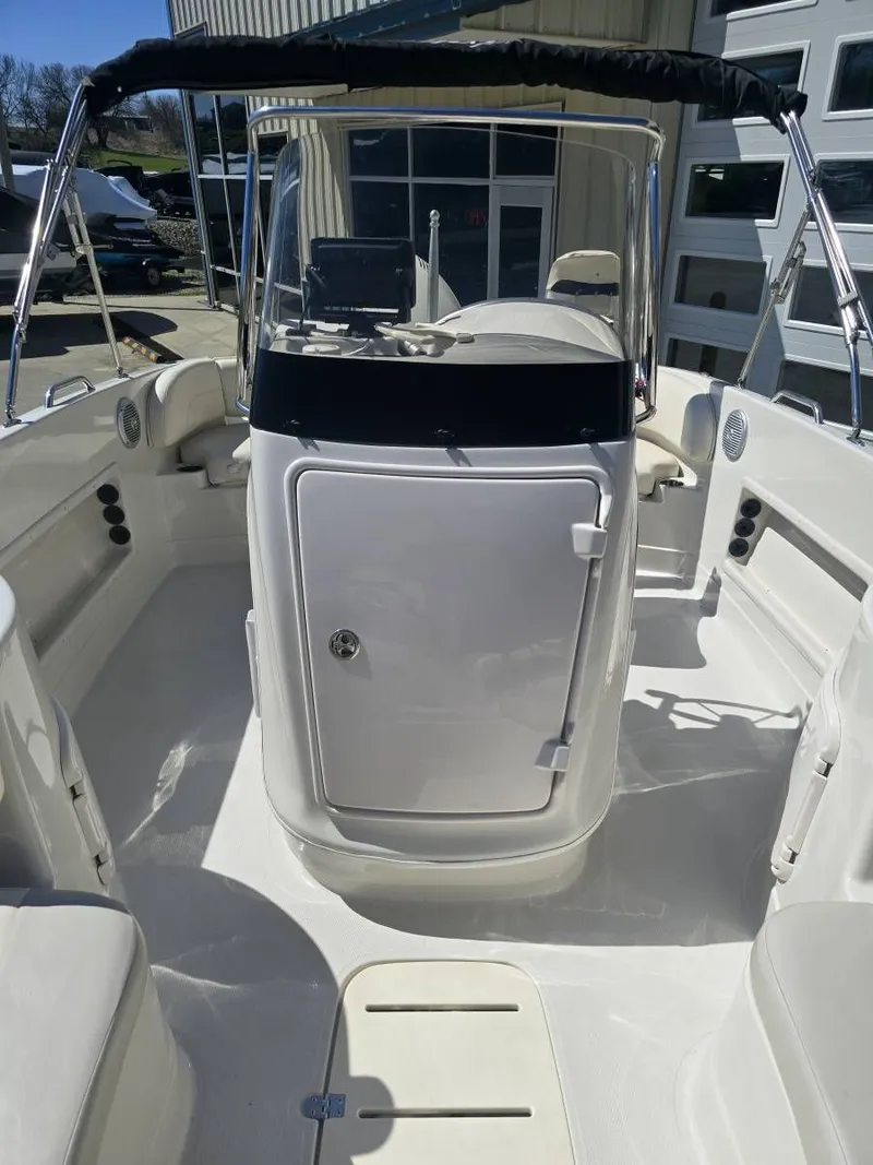 Slide: The Image of Tahoe 215CC 2010 - 10