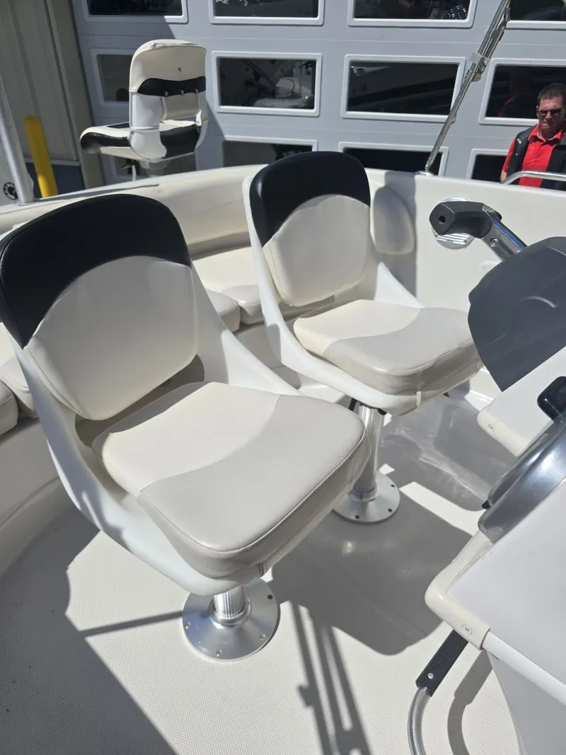 Slide: The Image of Tahoe 215CC 2010 - 14