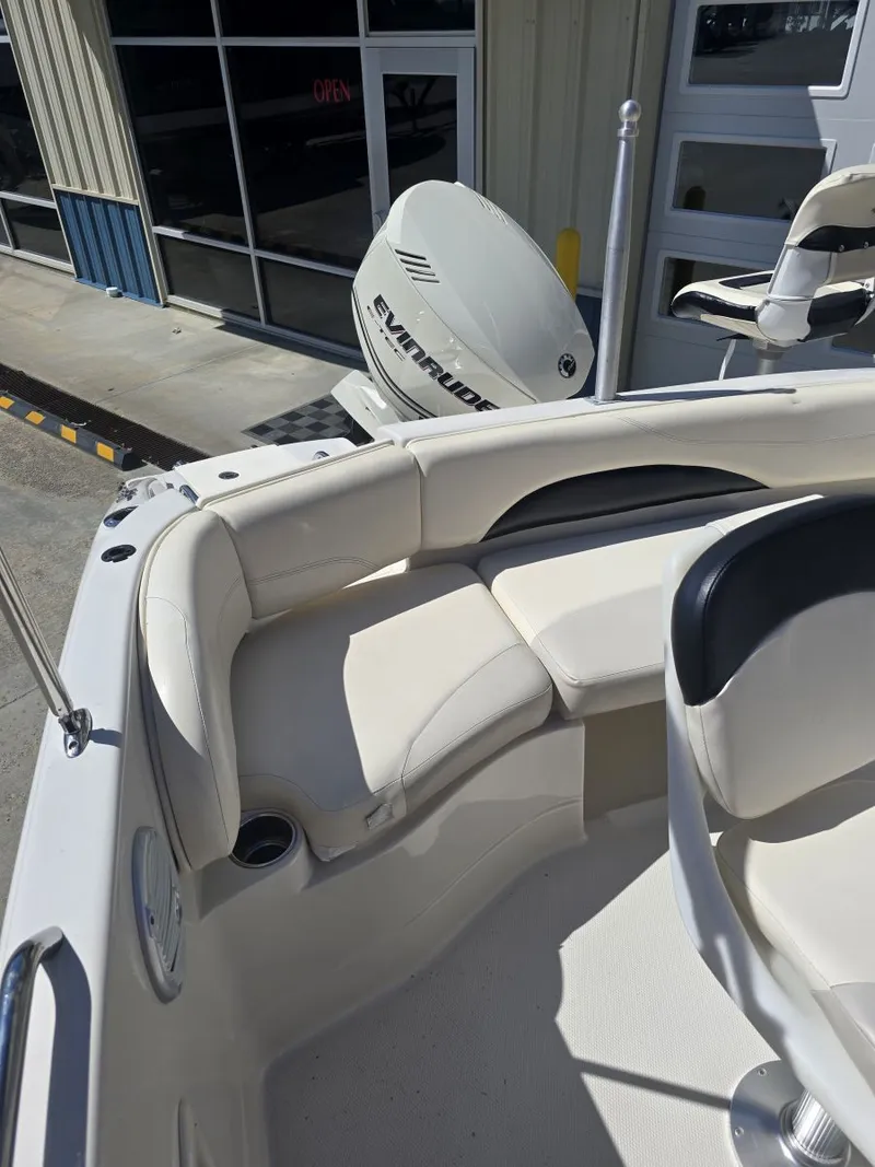 Slide: The Image of Tahoe 215CC 2010 - 16