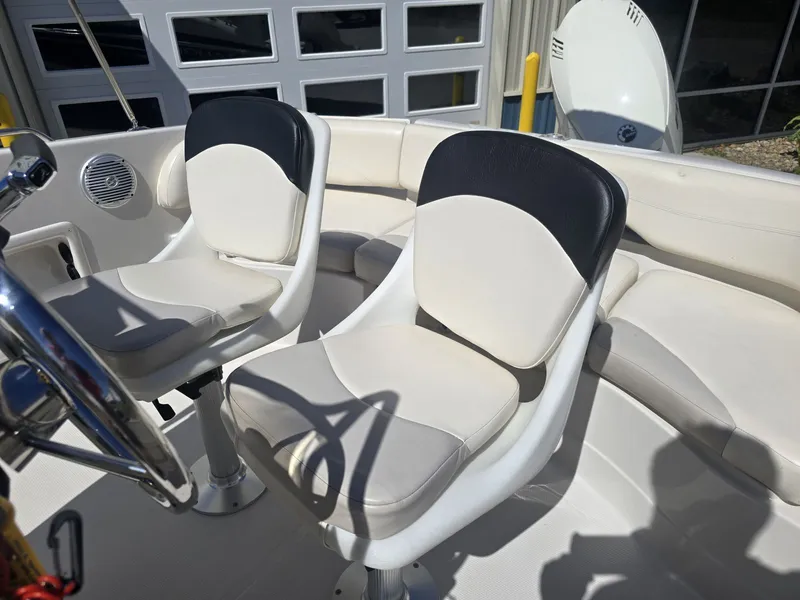 Slide: The Image of Tahoe 215CC 2010 - 17