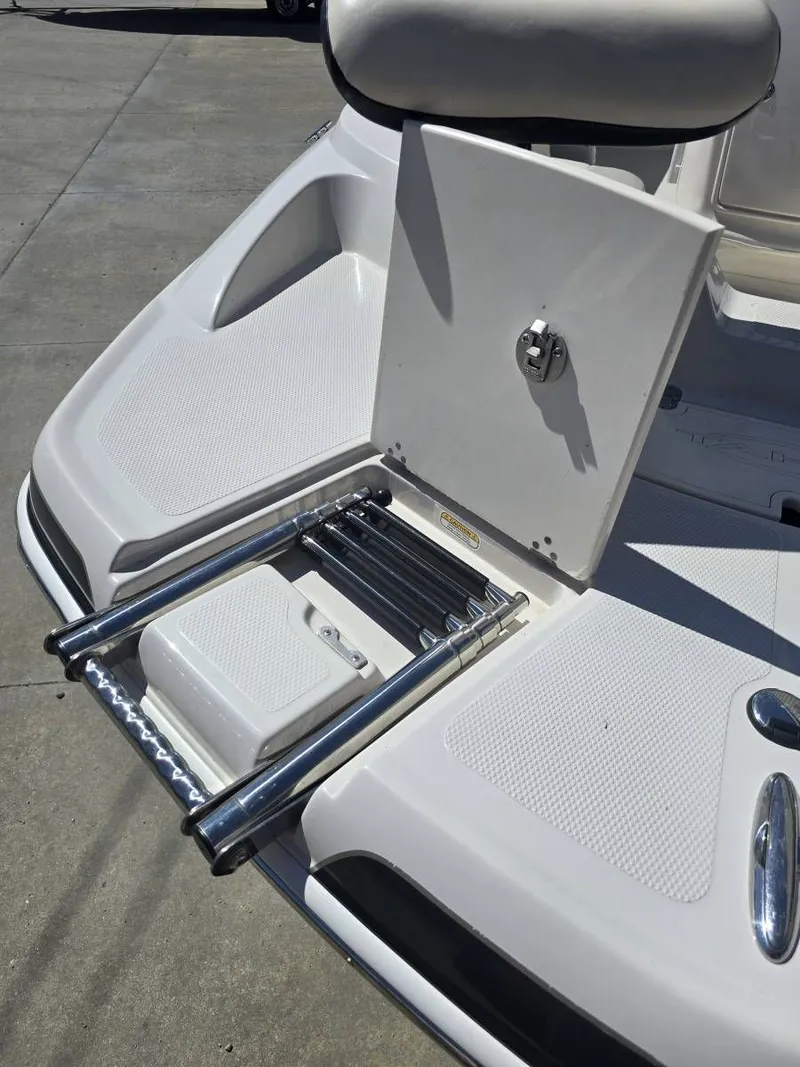 Slide: The Image of Tahoe 215CC 2010 - 18