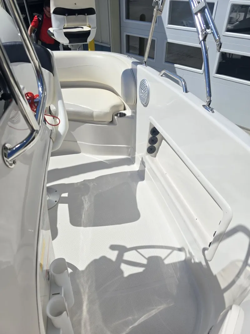 Slide: The Image of Tahoe 215CC 2010 - 20