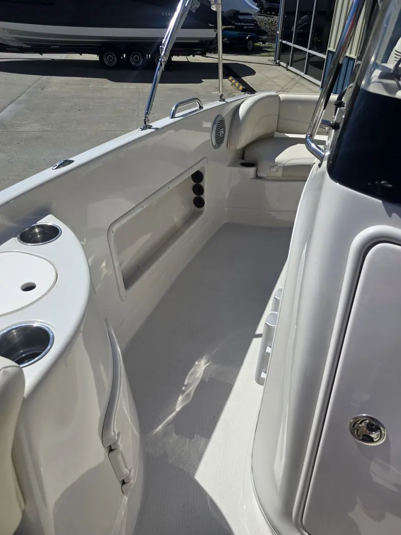 Slide: The Image of Tahoe 215CC 2010 - 21