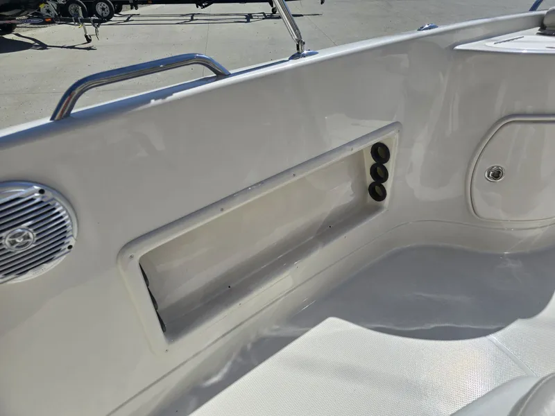 Slide: The Image of Tahoe 215CC 2010 - 23