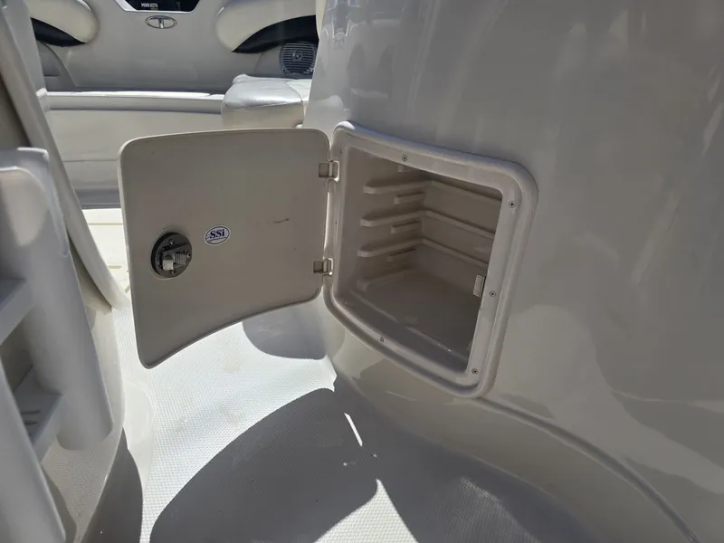 Slide: The Image of Tahoe 215CC 2010 - 25