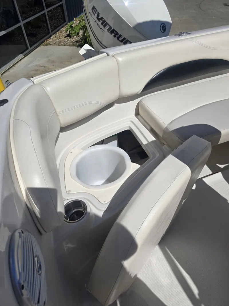 Slide: The Image of Tahoe 215CC 2010 - 26