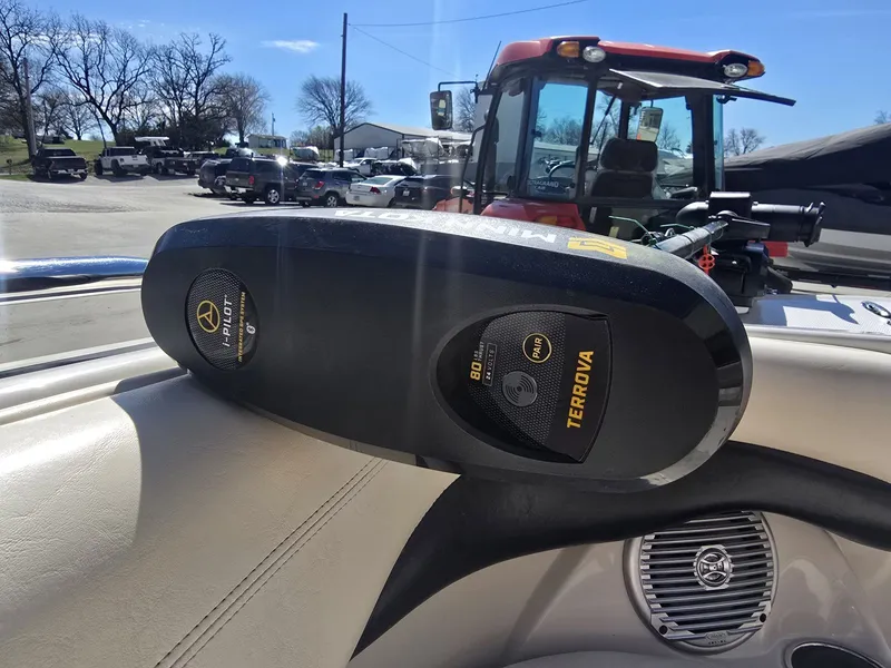 Slide: The Image of Tahoe 215CC 2010 - 28