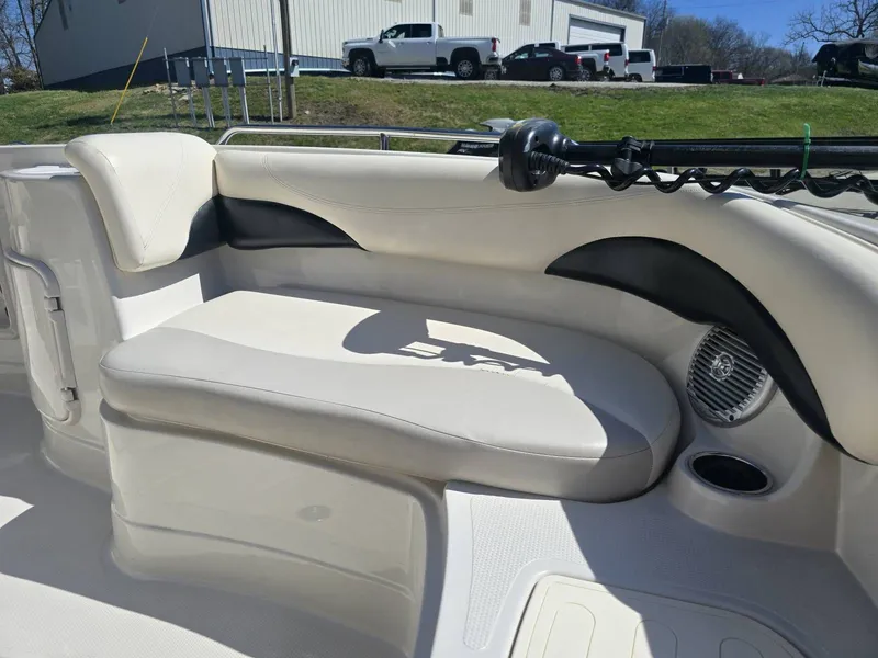 Slide: The Image of Tahoe 215CC 2010 - 9