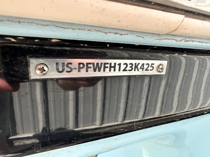 Slide: The Image of Four Winns HD5 2025 - 13