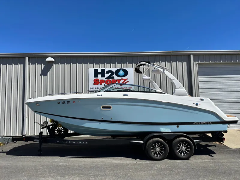 Slide: The Image of Four Winns HD5 2025 - 2