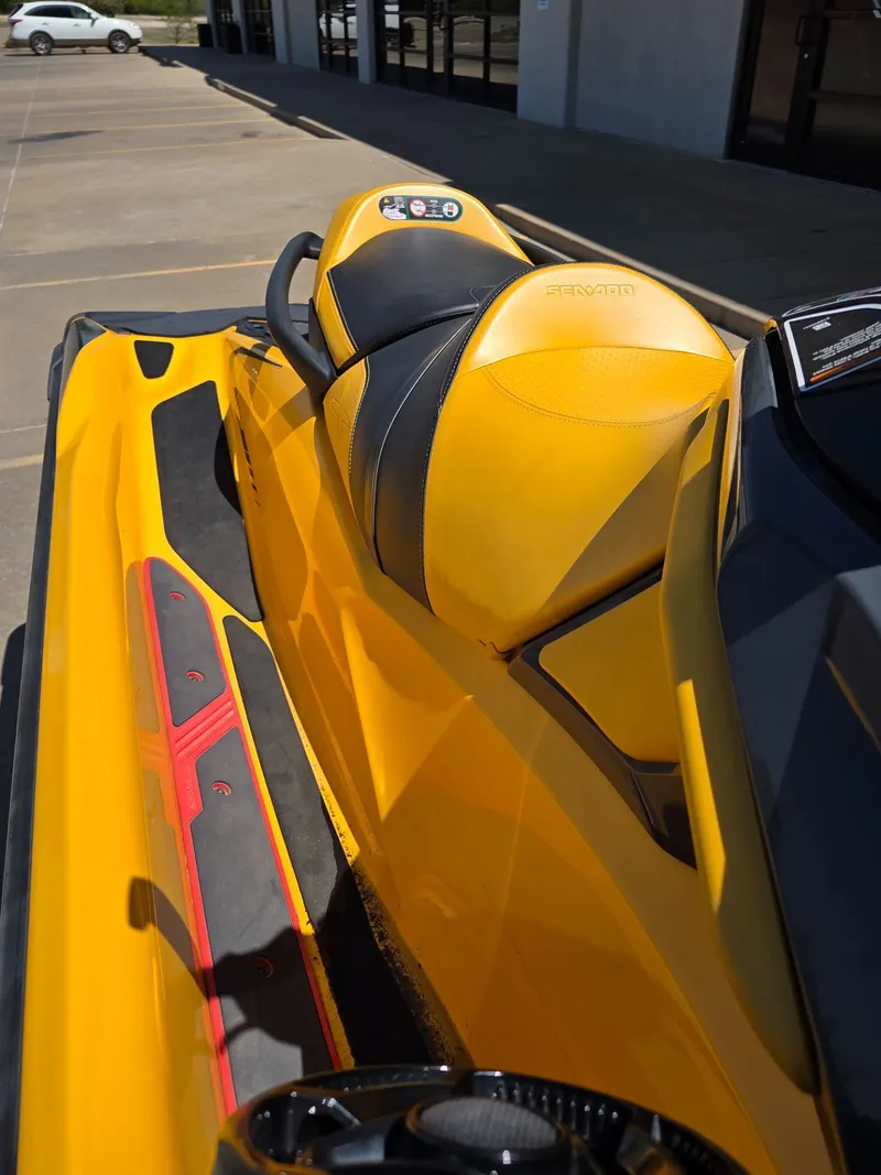 Slide: The Image of Sea-Doo RXT-X 300 IBR 2023 - 10