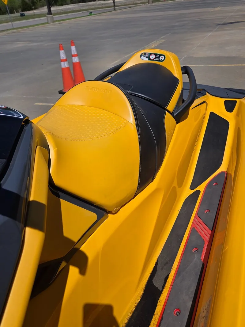 Slide: The Image of Sea-Doo RXT-X 300 IBR 2023 - 11