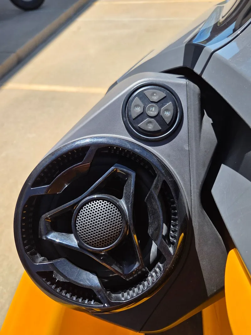 Slide: The Image of Sea-Doo RXT-X 300 IBR 2023 - 12