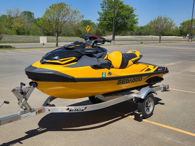 Slide: The Image of Sea-Doo RXT-X 300 IBR 2023 - 4