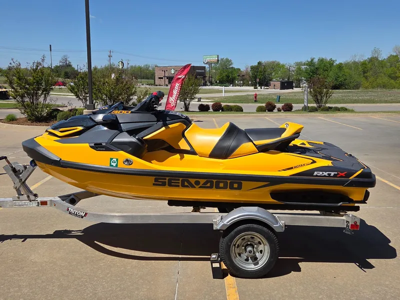 Slide: The Image of Sea-Doo RXT-X 300 IBR 2023 - 5