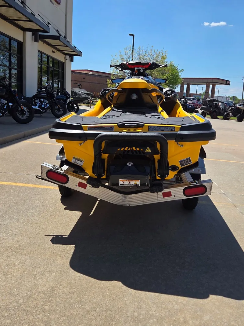 Slide: The Image of Sea-Doo RXT-X 300 IBR 2023 - 7