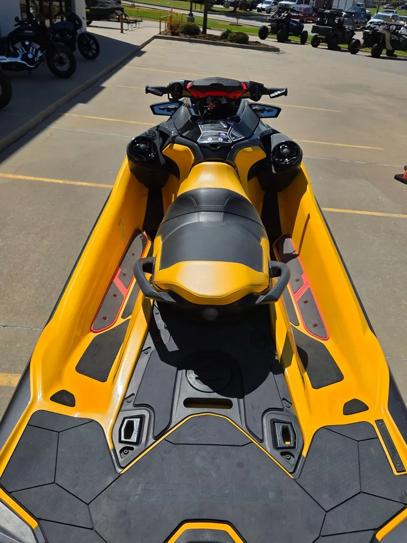 Slide: The Image of Sea-Doo RXT-X 300 IBR 2023 - 9
