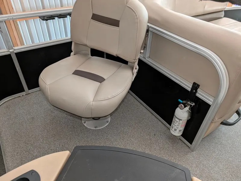 Slide: The Image of Sun Tracker Bass Buggy 2019 - 10