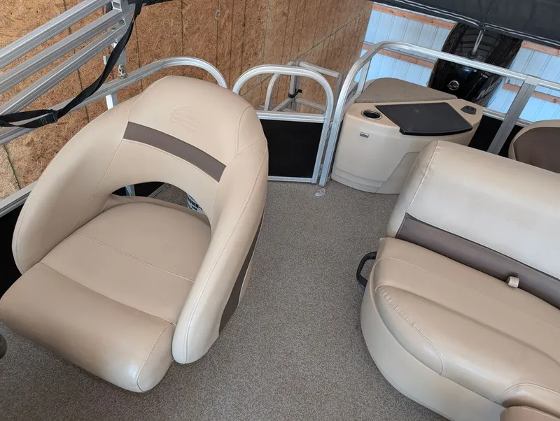 Slide: The Image of Sun Tracker Bass Buggy 2019 - 11